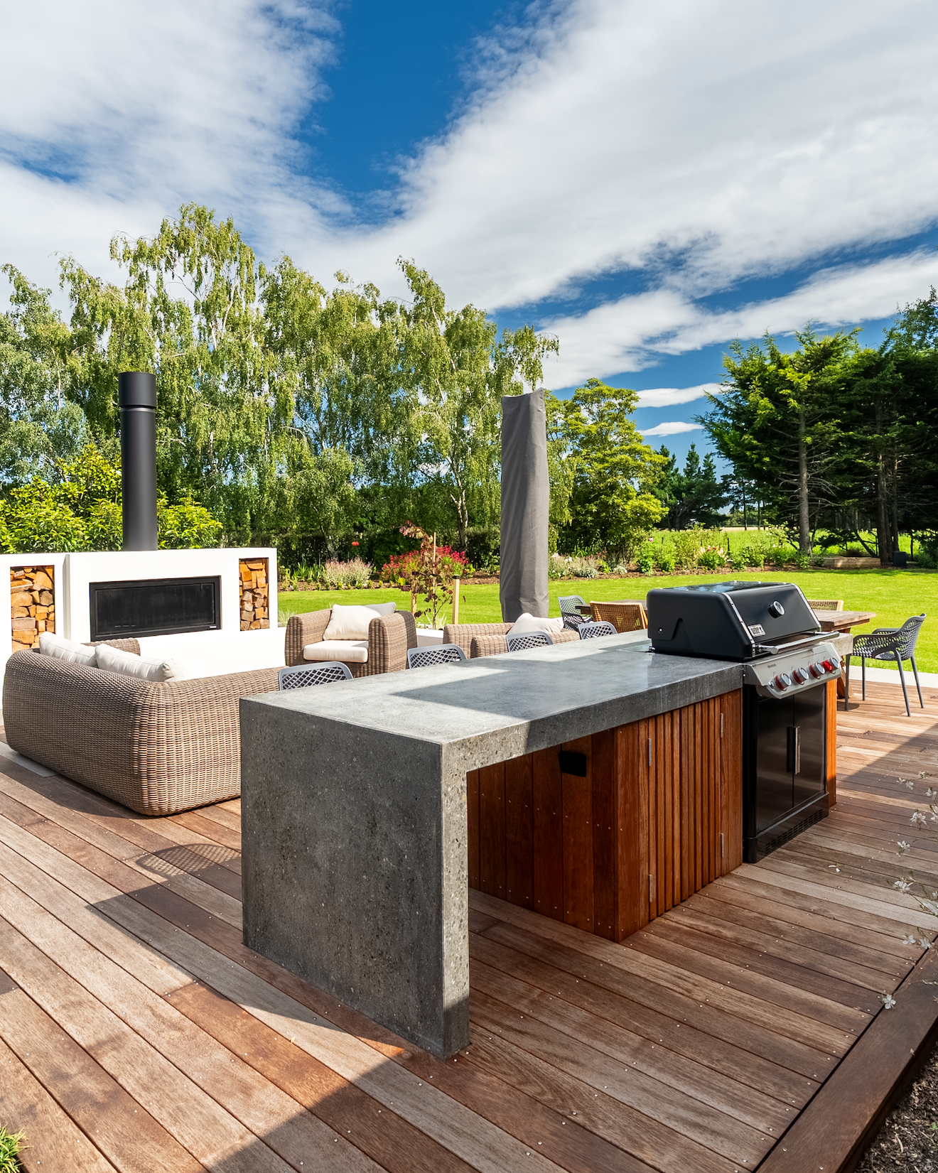 At the centre of the design sits an expansive hardwood deck that extends the home's living spaces outdoors.