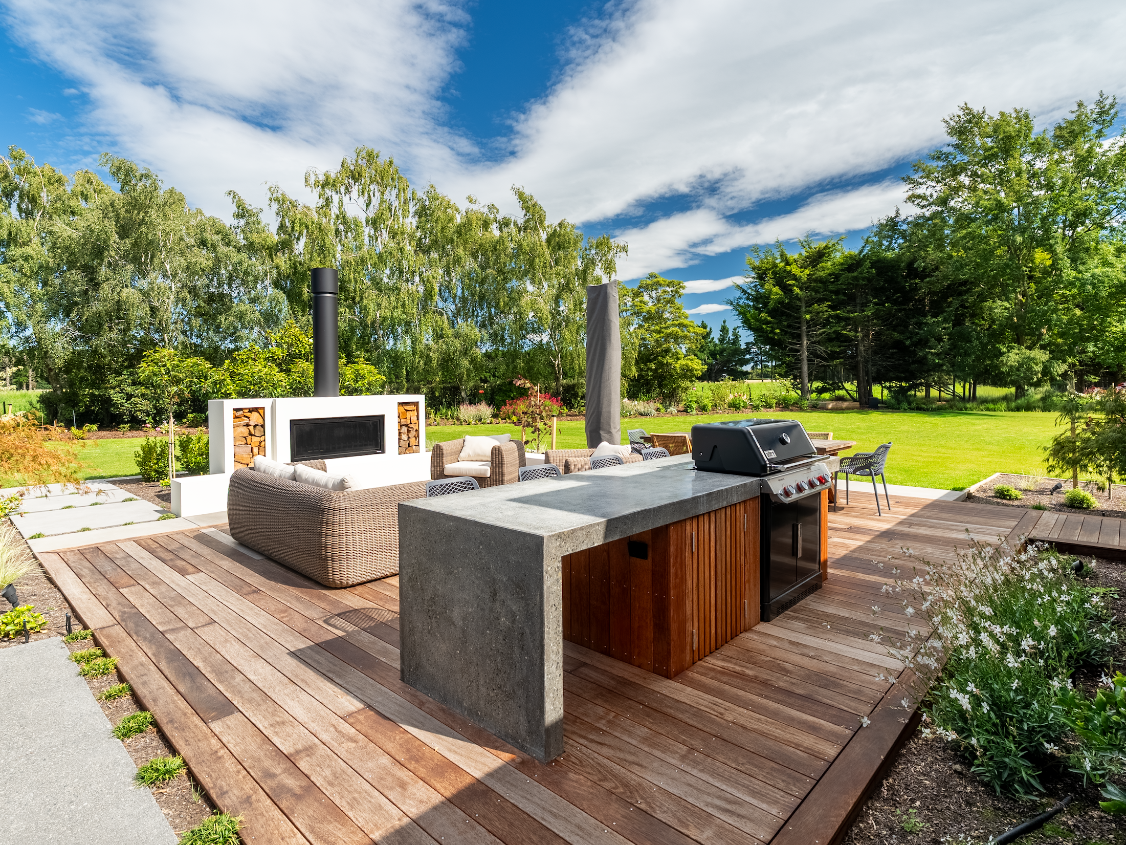 At the centre of the design sits an expansive hardwood deck that extends the home's living spaces outdoors.