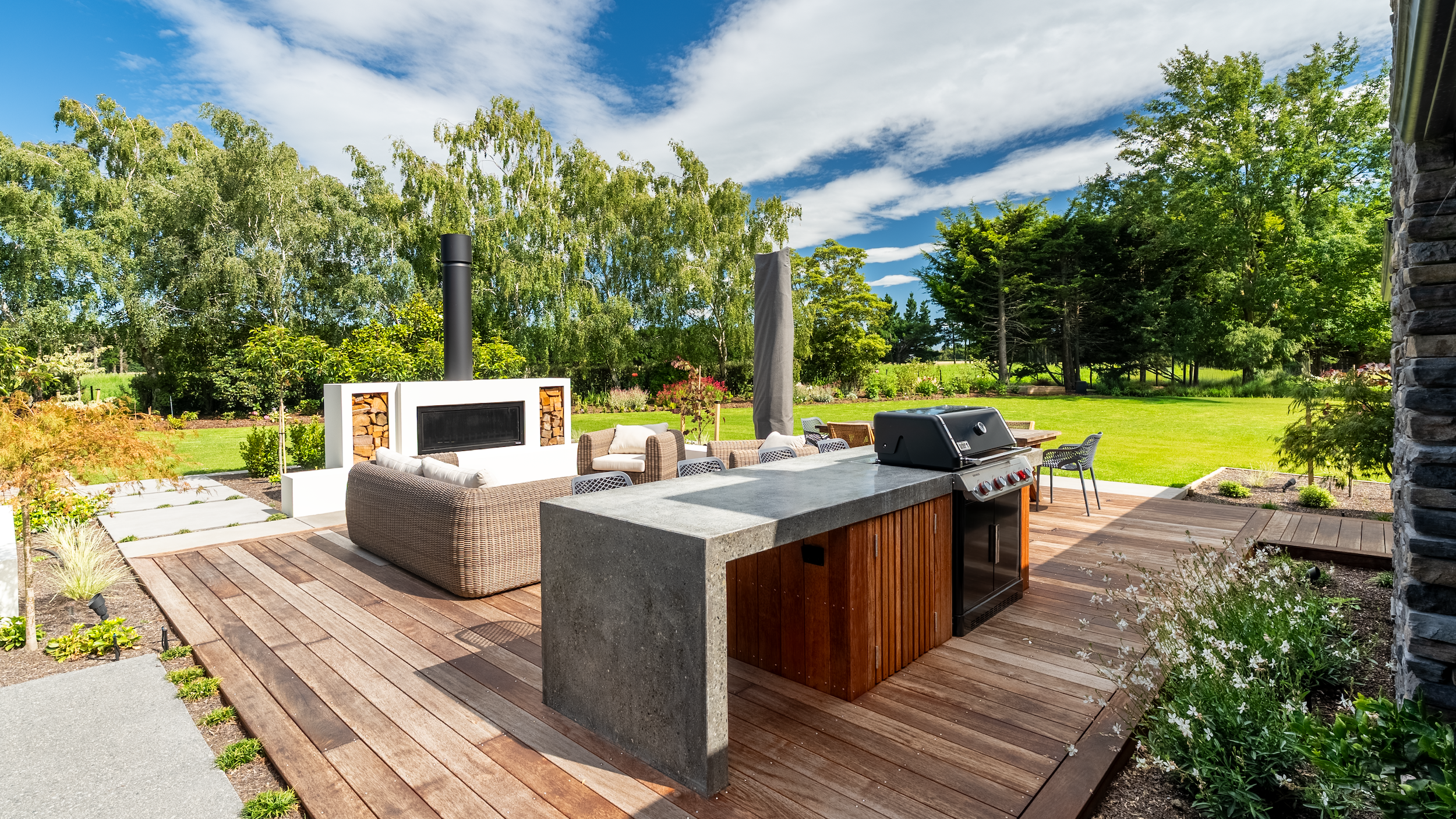 At the centre of the design sits an expansive hardwood deck that extends the home's living spaces outdoors.
